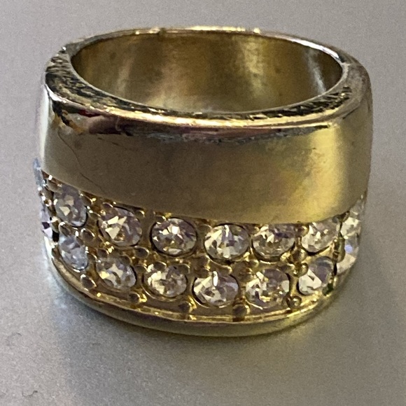 Goldtone Statement Ring Round Cubic Zirconia Crystal Stone Design - Size 8 - Picture 5 of 8